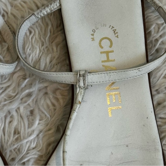 CHANEL White Leather Thong Sandals - Picture 2 of 5